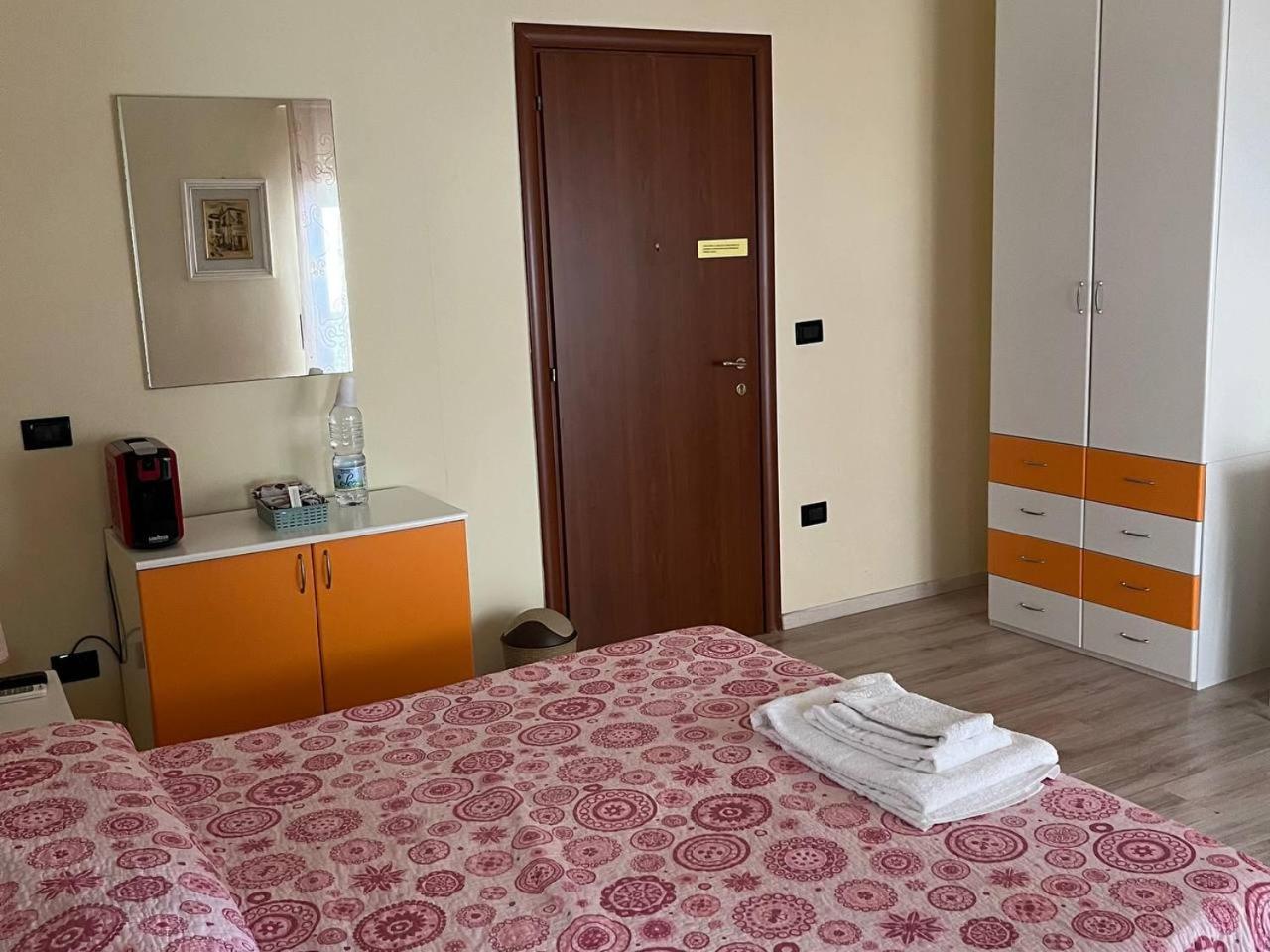 Il Petalo Di Cristallo Crotone Exterior foto